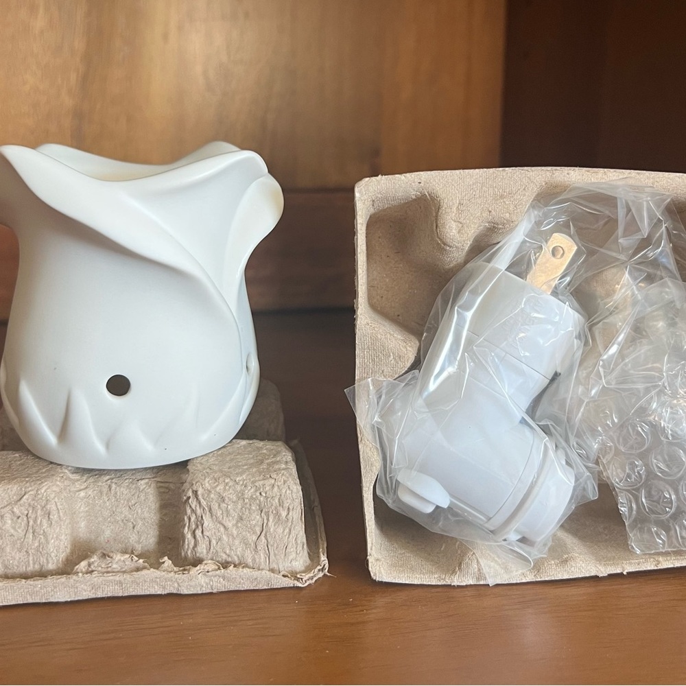 Scentsy - Tea Rose Plugin - Wax Warmer - New Without Box